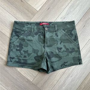 END OF SUMMER SALE! Women’s Unionbay camo jean shorts. Size 13.